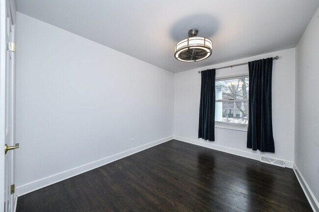 Building Photo - 945 Anne Rd