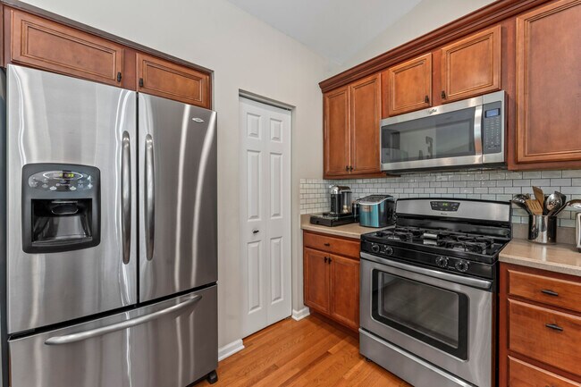 Building Photo - 3153 Saganashkee Ln