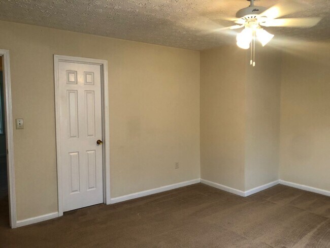 Building Photo - 2 Bed 2.5 Bath Condo