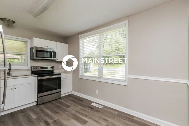 Building Photo - 3 Bedroom Pet-Friendly Home in Jonesboro, GA with Main Street Renewal