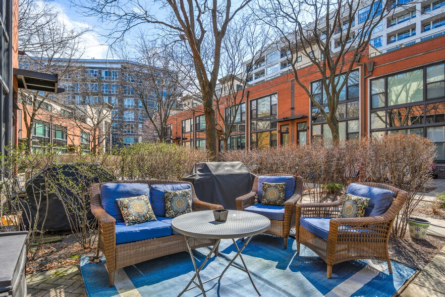 Primary Photo - 925 N Howe St