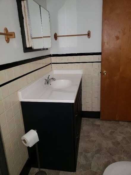 Building Photo - 208 Herbert Ave