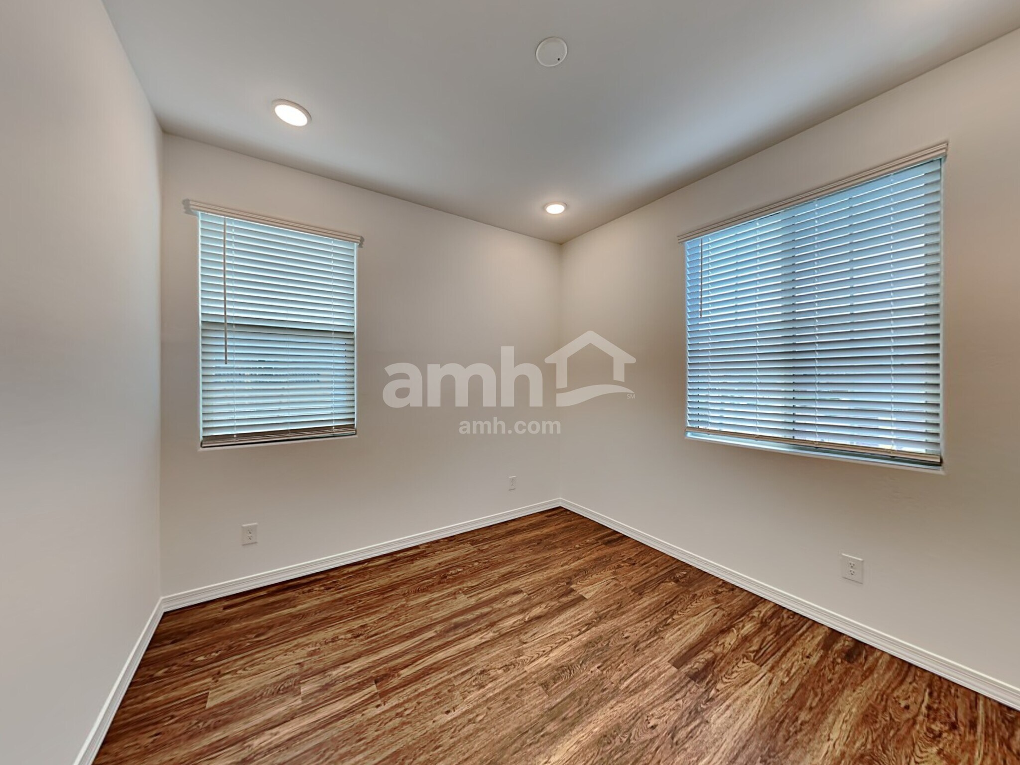 Building Photo - 895 S 150th Dr