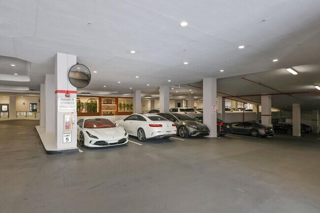 Building Photo - 200 E Palmetto Park Rd