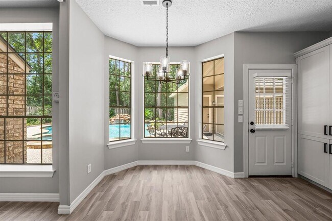 Building Photo - 6 Woodmere Pl