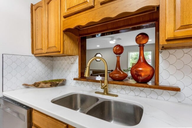 Building Photo - 3747 Christie Rd W