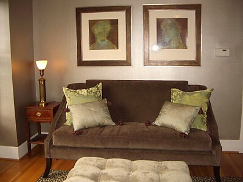 Building Photo - 515 21st Ave E