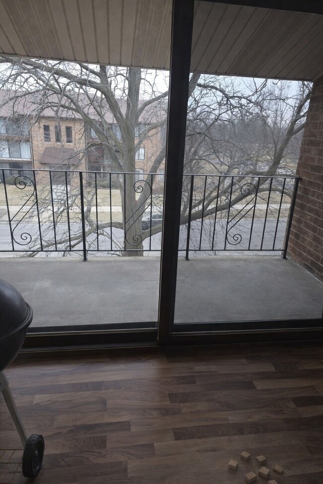 Building Photo - 9950 Treetop Dr