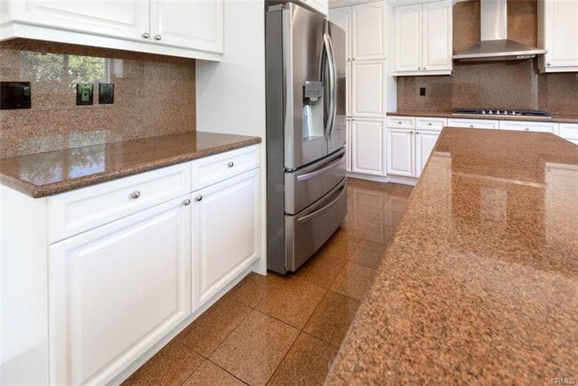 Building Photo - Executive Town Home in Central Torrance