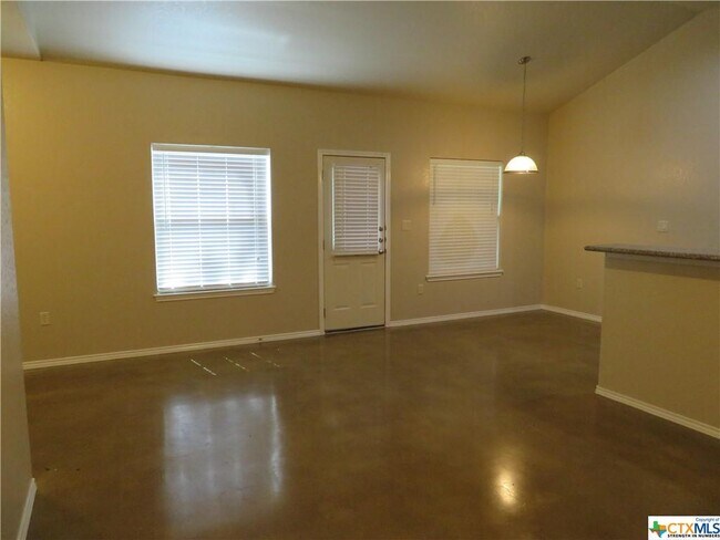 Building Photo - 929 Brown Rock Dr