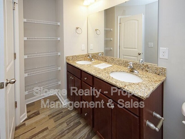 Building Photo - 557 Truman Dr