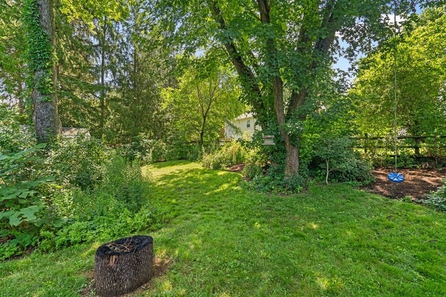 Building Photo - 5 Bed 3 Bath - Rockville Colonial - Update...