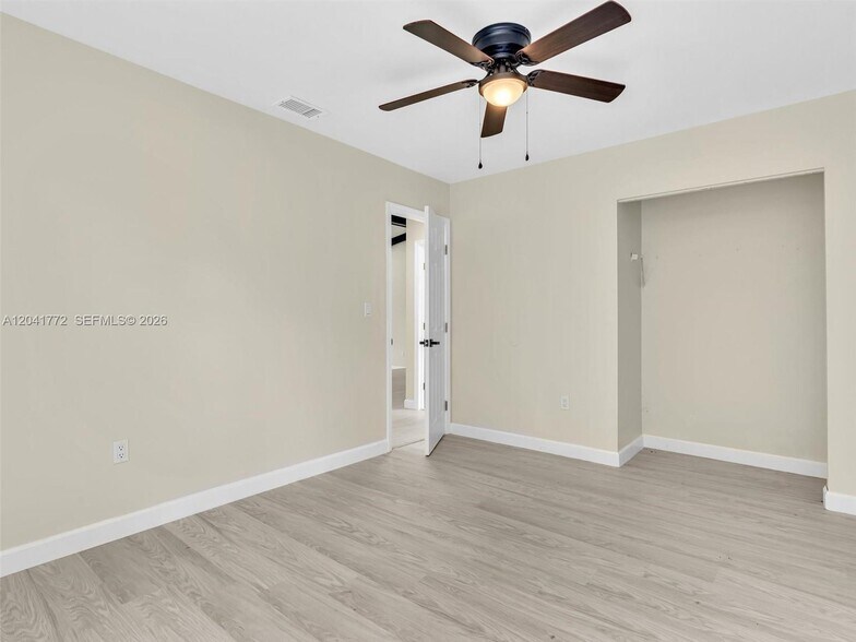 Building Photo - 8813 Paradise Ct