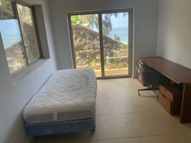 Building Photo - Hawaii living at its best.  Beautiful Kaneohe Bay front.