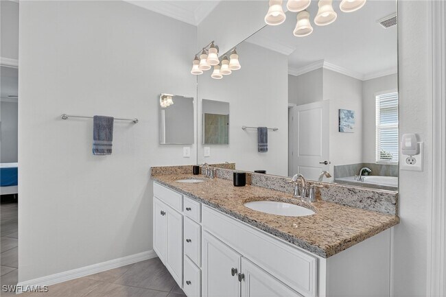 Building Photo - 2130 Hamlin St