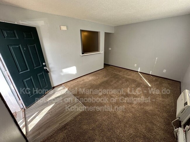 Building Photo - 561 N Somerset Terrace