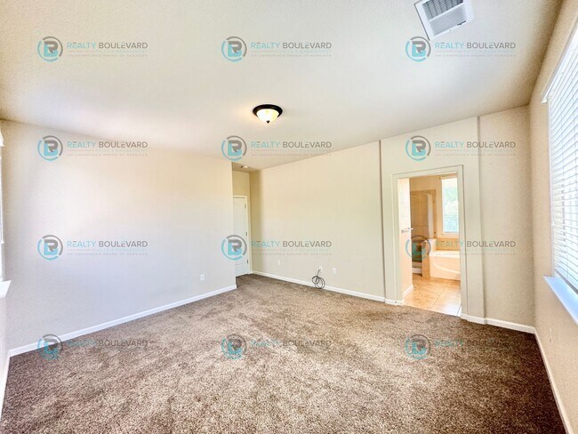 Building Photo - 3 Bedroom 2 Bathroom with Garage covered patio and beautiful yard!