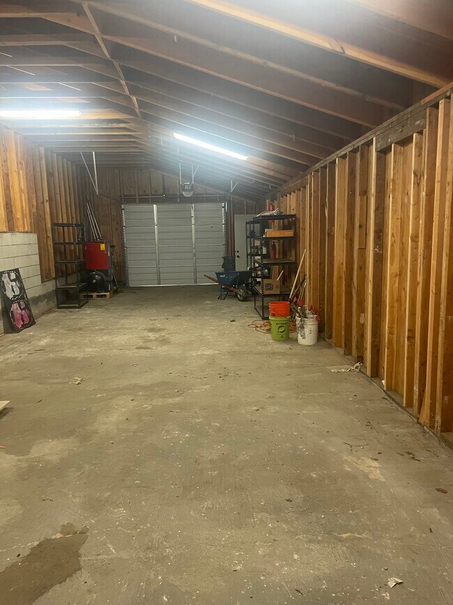 Building Photo - 1390 Glen Canyon Rd