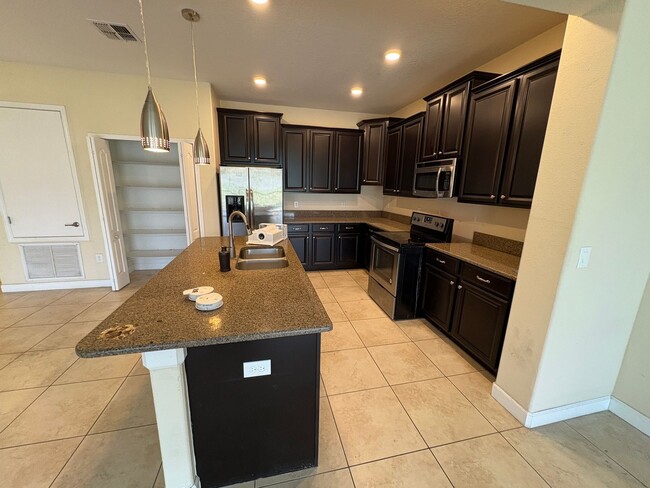 Building Photo - 4 BEDROOM / 3.5 BATHROOM RENTAL HOME - IND...