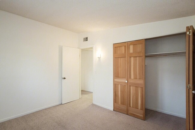 Building Photo - 500 Eldora Ln