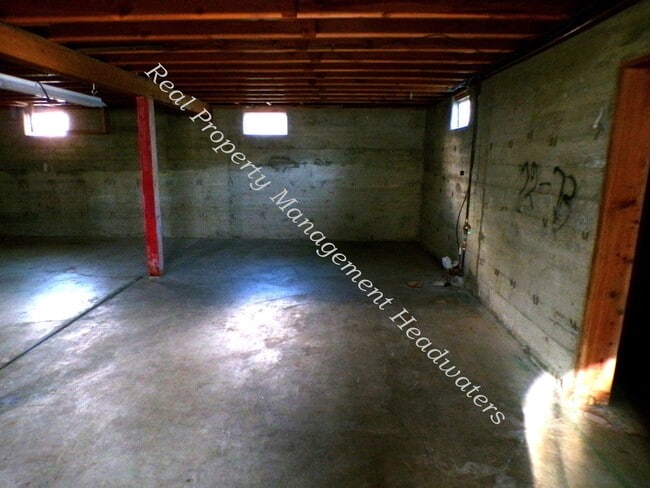 Building Photo - 3 Bedroom House for Rent