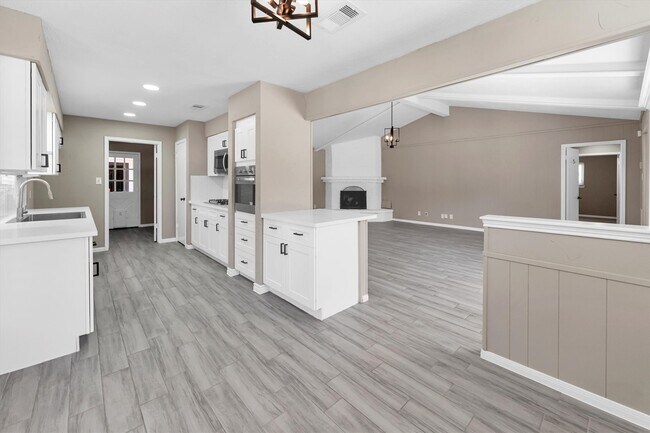 Building Photo - 27013 S Pyeatt Ln