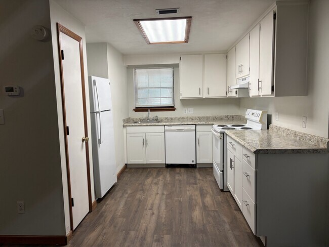 Building Photo - 3740 Donovan Dr