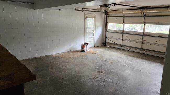 Building Photo - 708 E Eddington Ct