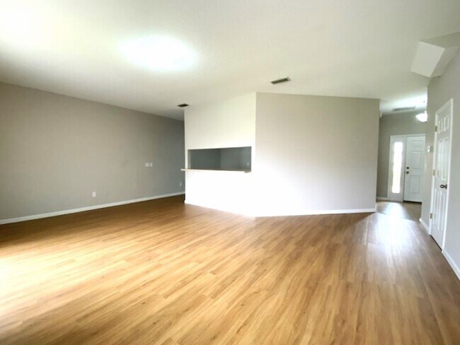 Building Photo - Spacious 3 Bedroom Port Orange Townhome!