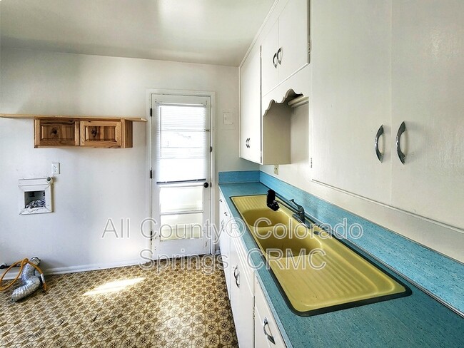 Building Photo - 212 N Logan Ave
