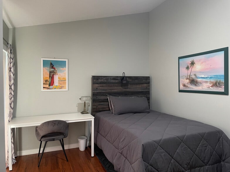 Building Photo - 3115 Marshall Dr