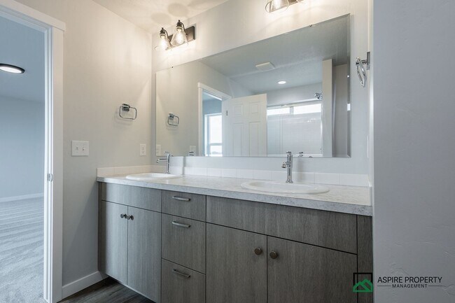 Building Photo - Brand New 5 Bed 3 Bath home 2600sf+ and a 3 car garage