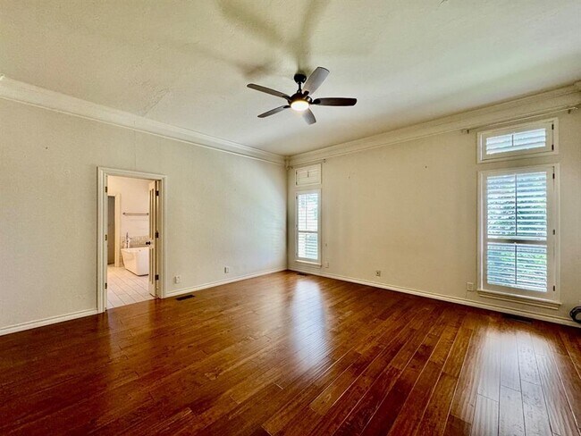 Building Photo - 2600 Sweetbriar Ct