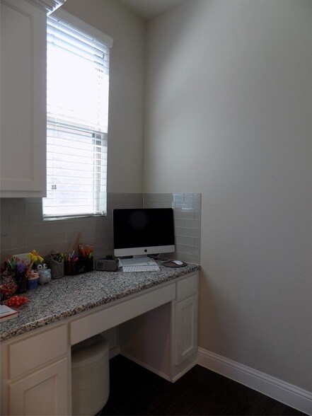 Building Photo - 2440 Vaquero Ln