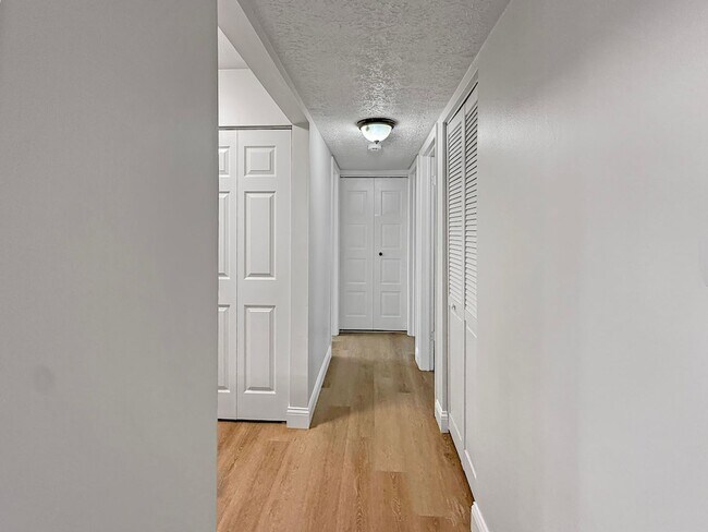 Building Photo - Evansville, Indiana*** 2 Bed 1 Bath $1079.00/mo***No Deposit $0