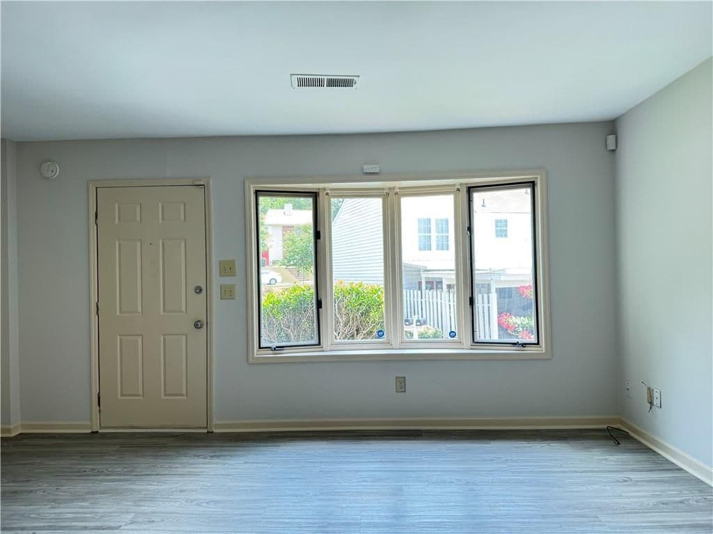 Building Photo - 153 Holcomb Ferry Rd