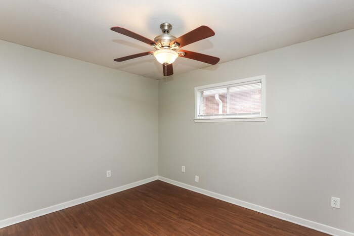 Building Photo - 1012 Red Oak Dr