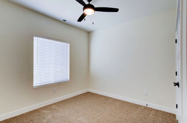 Building Photo - 2875 W Cody Dr