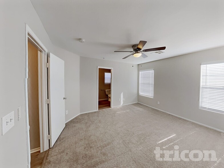 Building Photo - 1092 Country Coach Dr