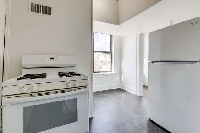 Building Photo - 750 Brownsville Rd