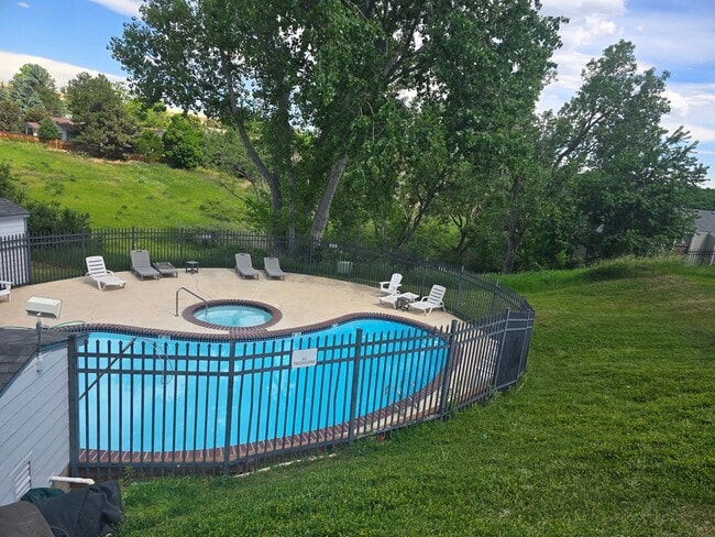 Building Photo - 13085 W Cedar Dr