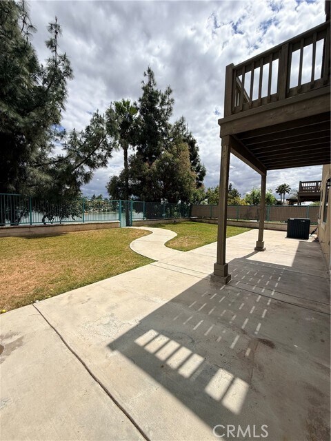 Building Photo - 25865 Lake Shore Ln
