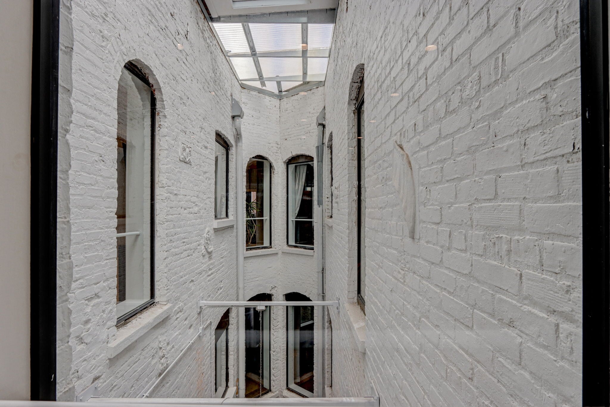 Building Photo - 20 W Ontario St