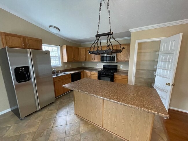 Building Photo - Coming soon! Cozy 3 Bedroom Near the Water!