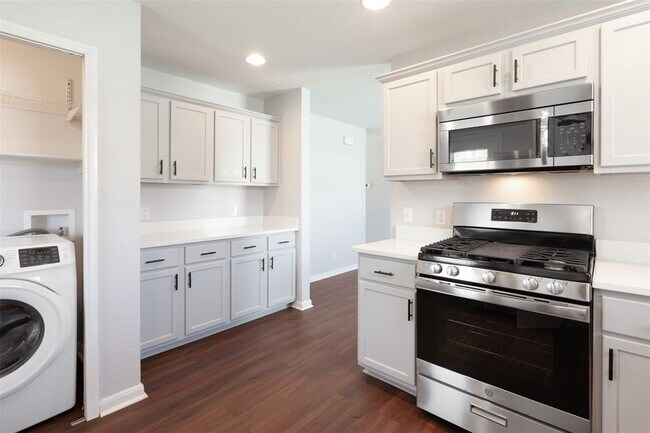 Building Photo - 305 Goddard