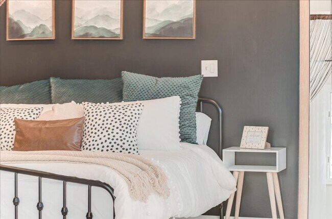 Building Photo - 441 Burlingham Rd