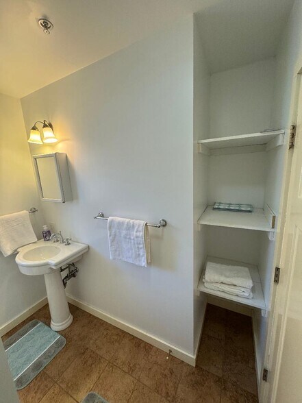 Building Photo - 15 High St