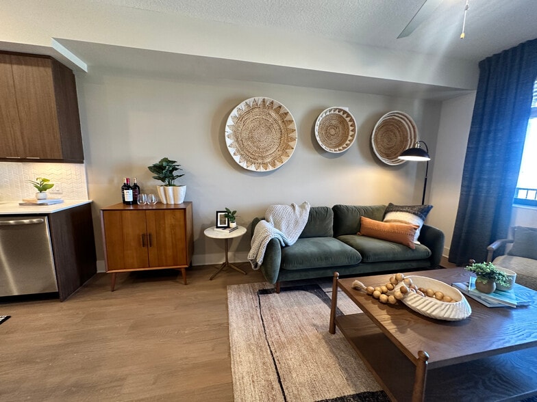 Building Photo - 3140 SW 69th Ave