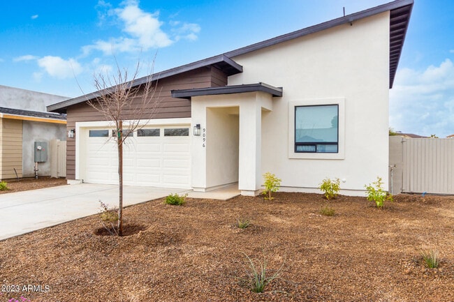 Building Photo - 9096 N 73rd Ave