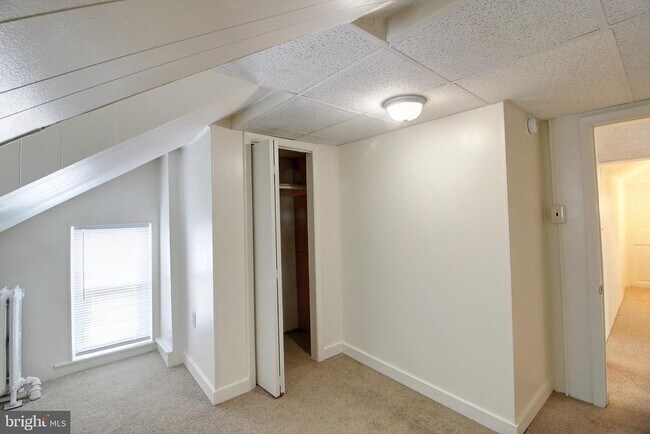 Building Photo - 604 W Main St